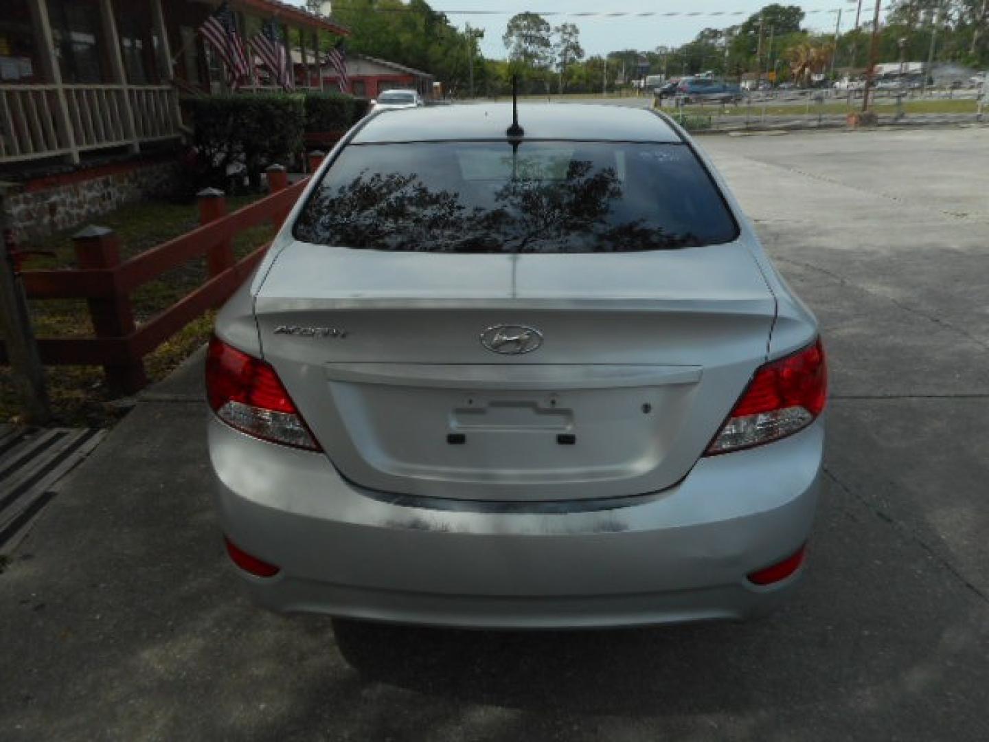 2014 SILVER HYUNDAI ACCENT GLS (KMHCT4AE3EU) , located at 1200 Cassat Avenue, Jacksonville, FL, 32205, (904) 695-1885, 30.302404, -81.731033 - Photo#5